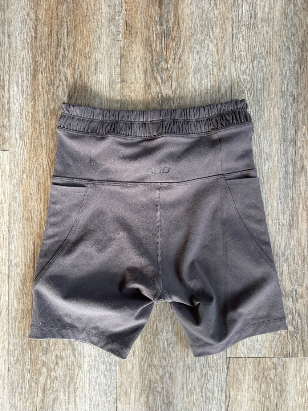 Lorna Jane Black High-Waist Bike Shorts with Logo Patch - Picture 3 of 3